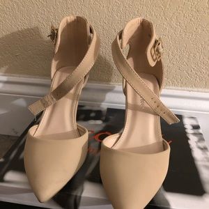 Nude shoes size 7 like new.